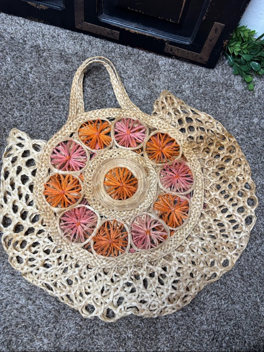 Vintage handcrafted Boho style straw beach tote bag woven flower design - Picture 4 of 7